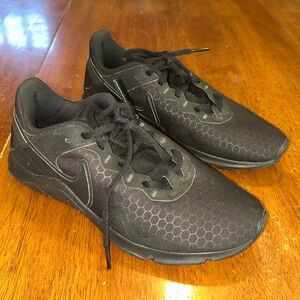 Nike Legend Essential 2 Athletic Women's Workout Shoes Size 8